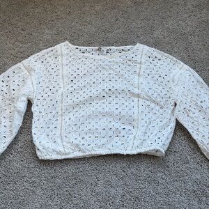Forever 21 White Eyelet Cropped Blouse Size Medium
